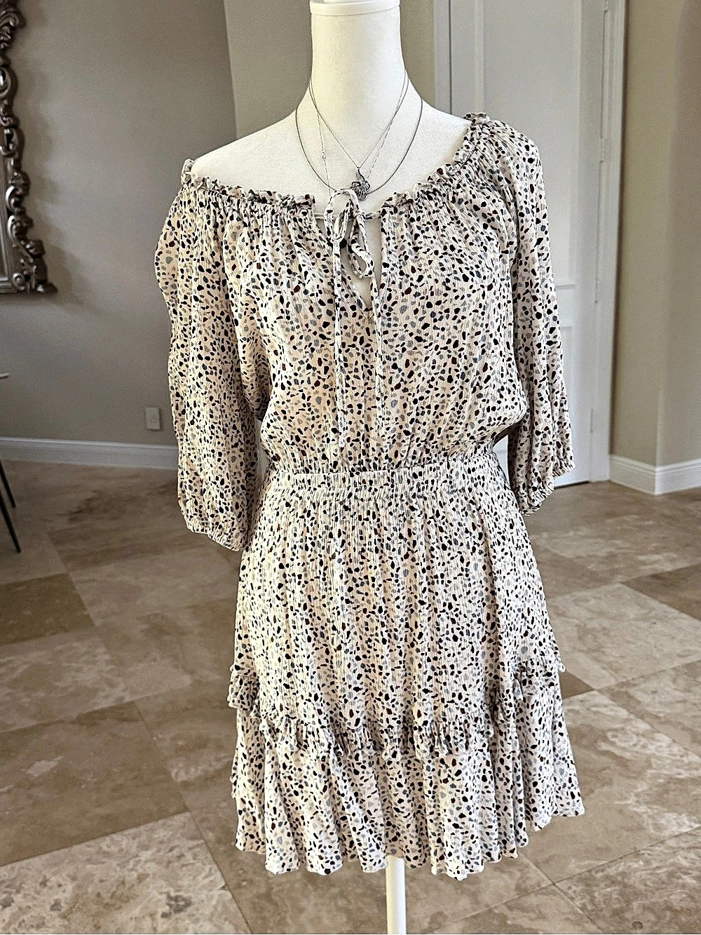 Stellah Abstract Print Mini Dress in Cream & Blue Size Small Like ew